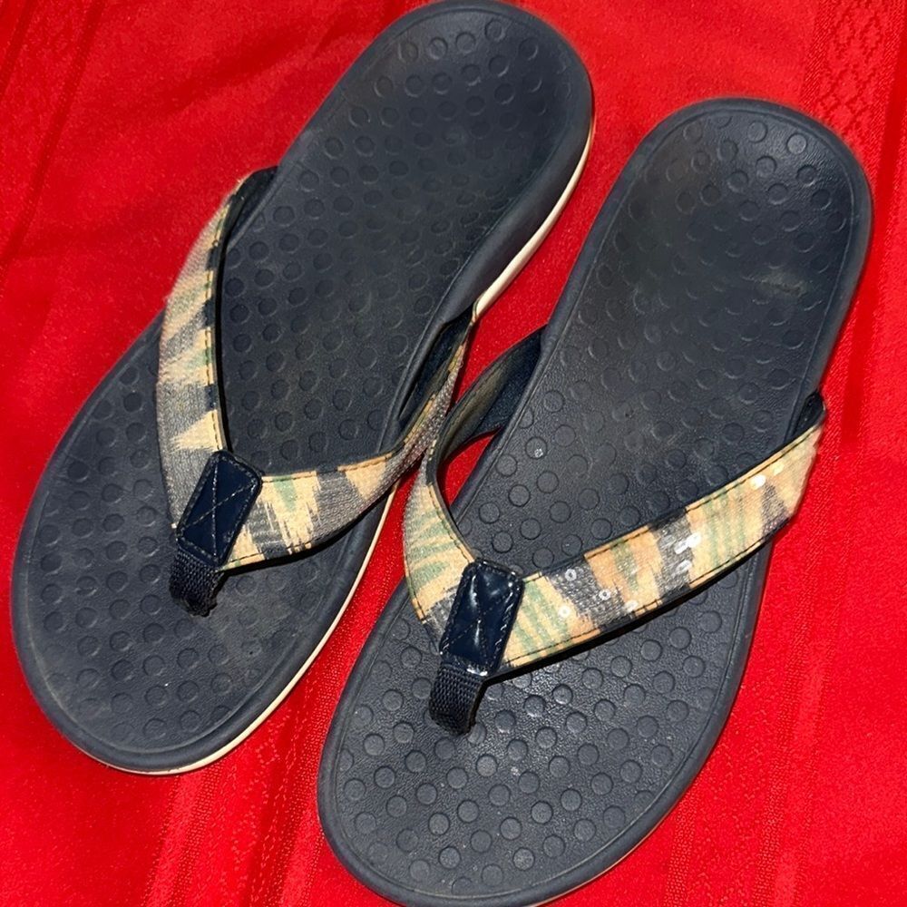 Vionic Pattern Sequin Flip Flops Size 8 - image 4